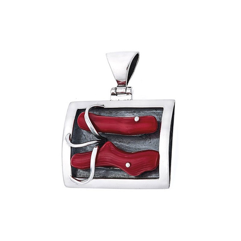 Wisiorek ze srebra 925 całkowicie ręcznie robiony w kształcie ramki z dwoma pięknymi czerwonymi koralami.