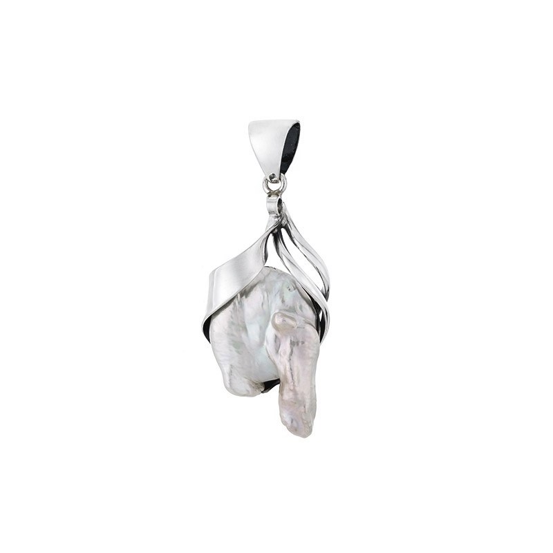 Piękny wisior ze srebra 925 z nieregularną naturalną perłą.
