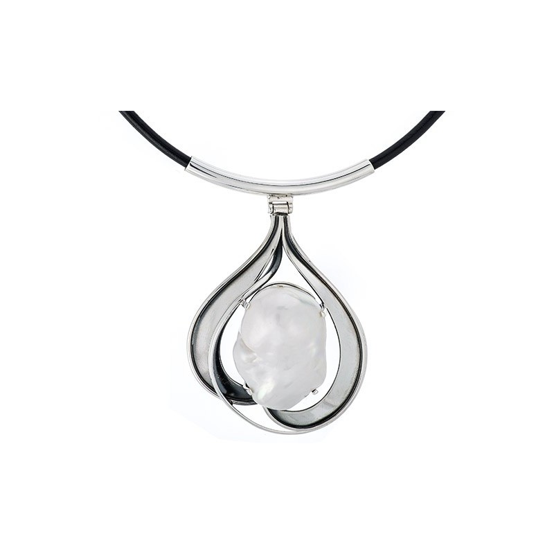 Piękny naszyjnik ze srebra 925 na rzemieniu ze skóry z zawieszką z naturalnej perły oprawionej ręcznie.