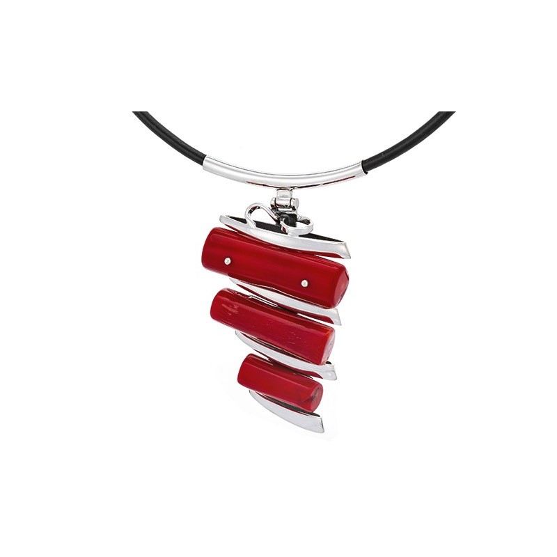 Unikatowy naszyjnik ze srebra 925 na naturalnym rzemieniu z oprawionymi trzema dużymi czerwonymi koralami.