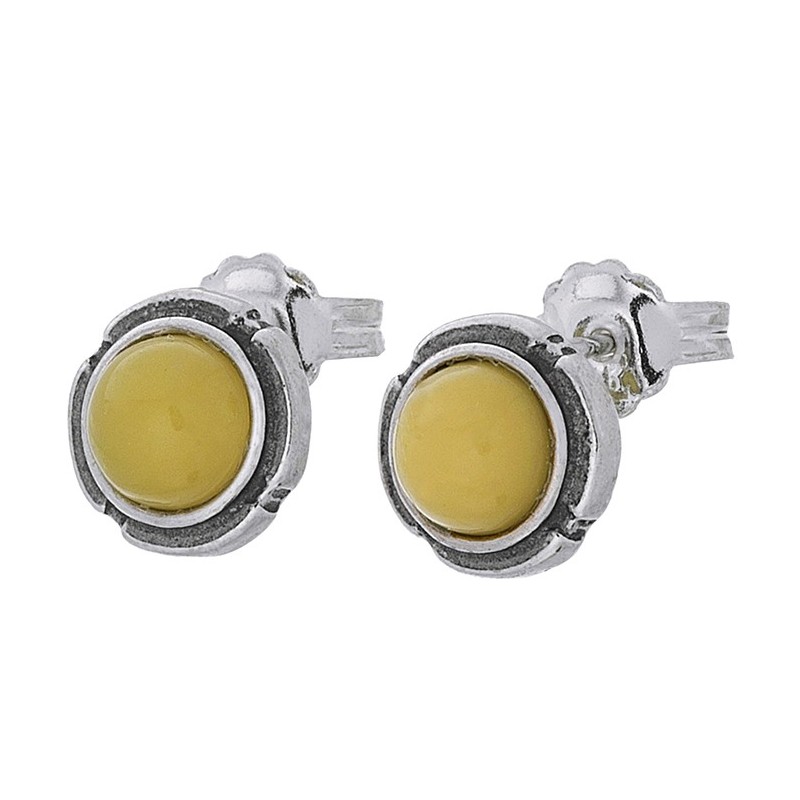 Kolczyki na sztyft ze srebra 925 z białym okrągłym bursztynem.