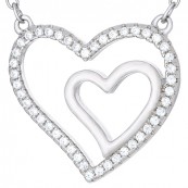 Naszyjnik srebrny próby 925 jest to celebrytka o kształcie podwójnego serca z cyrkoniami.