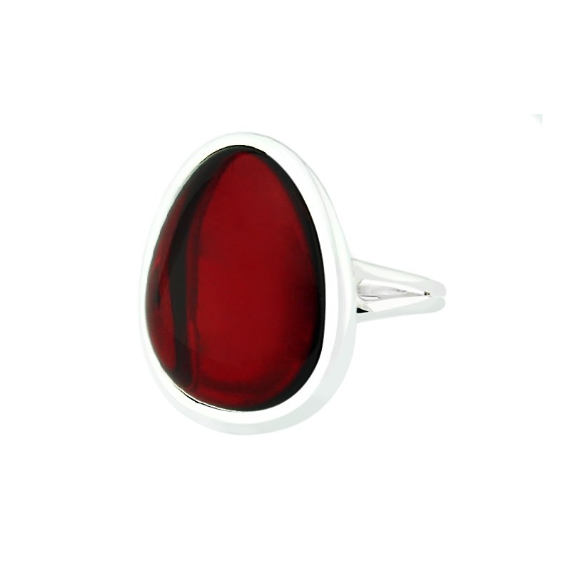 Piękny pierścionek wykonany ze srebra 925 z dużym wiśniowym bursztynem.