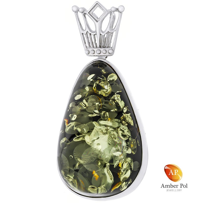 Wisior srebrny 925 z pięknym zielonym bursztynem oprawionym ręcznie w stylowej formie z zawieszka przypominająca koronę.