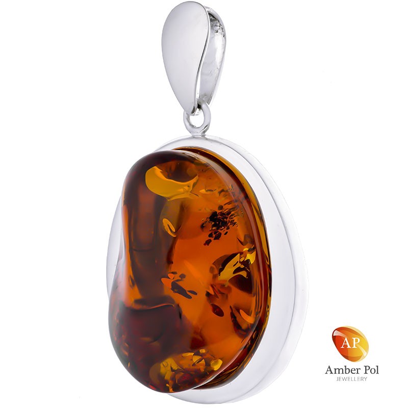 Unikatowy srebrny 925 wisior z bursztynem w kolorze koniaku, wykonany ręcznie w lekko owalnej linii.