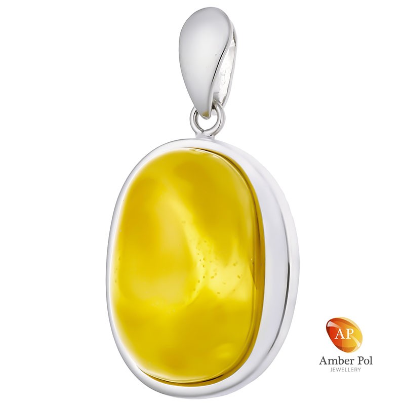 Unikatowy wisior srebrny 925 z pięknym białym bursztynem całkowicie oprawionym ręcznie w stylowej eleganckiej wersji.