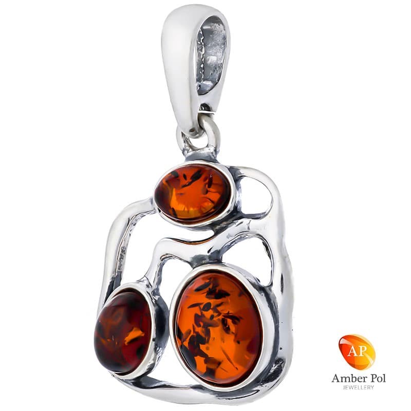 Wisiorek ze srebra próby 925 z trzema koniakowymi bursztynkami wkomponowanymi w nieregularna ramkę.