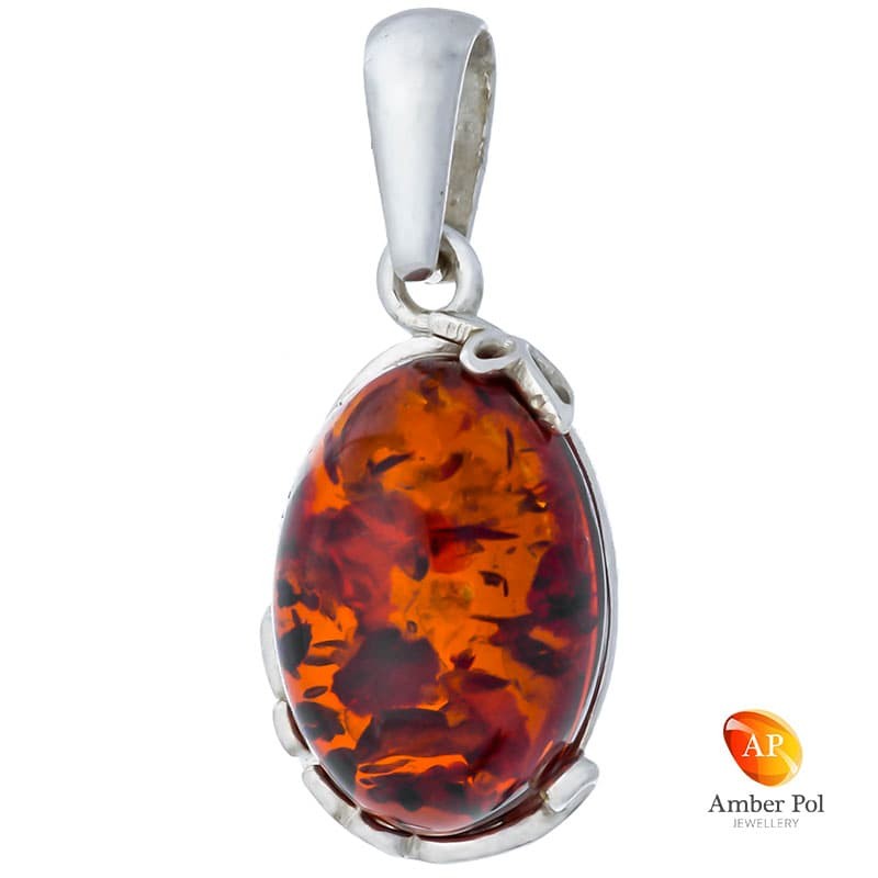 Wisiorek ze srebra 925 z bursztynem w kolorze koniaku z ażurowymi przekątnymi zdobieniami.