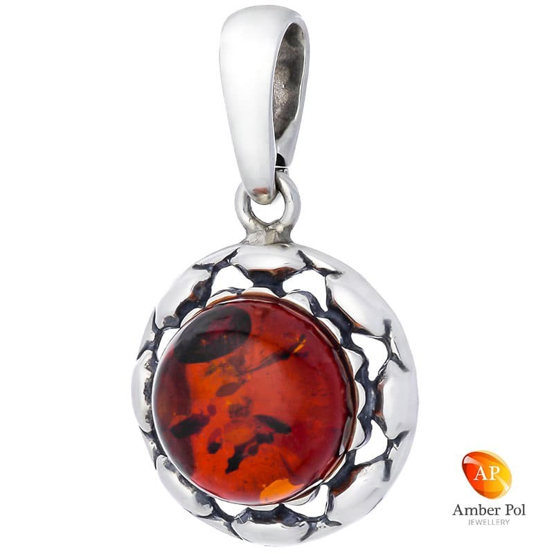 Piękny wisiorek ze srebra 925 z okrągłym bursztynem w koniakowym kolorze.