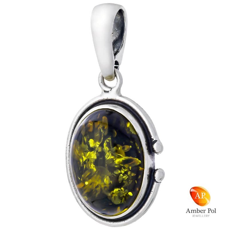 Piękny wisiorek ze srebra próby 925 z bursztynem w kolorze zielonym i delikatnymi zdobieniami.