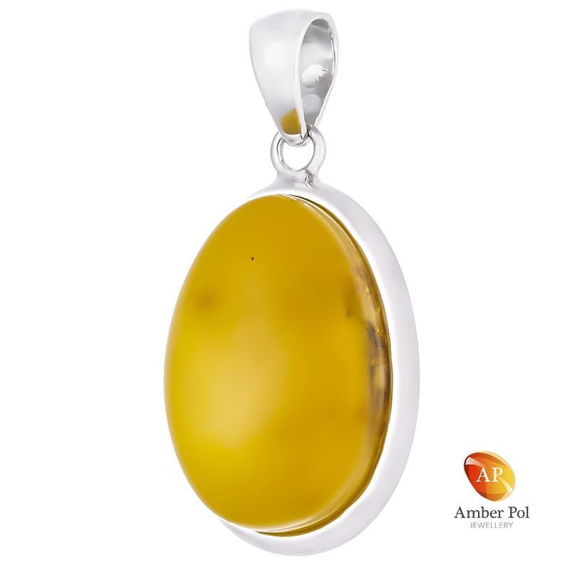 Unikatowy wisior ze srebra 925 i pięknym mlecznym bursztynem oprawiony ręcznie w klasyczny wzór.