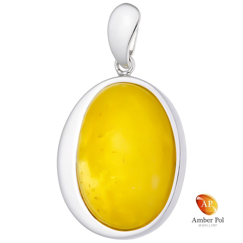 Unikatowy wisior ze srebra 925 z pięknym bursztynem w mlecznym kolorze, całkowicie oprawionym ręcznie w eleganckim stylu.