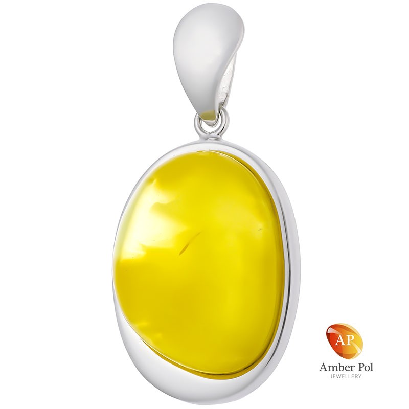 Unikatowy wisior ze srebra 925 z pięknym bursztynem w mlecznym kolorze, całkowicie oprawionym ręcznie w eleganckim stylu.