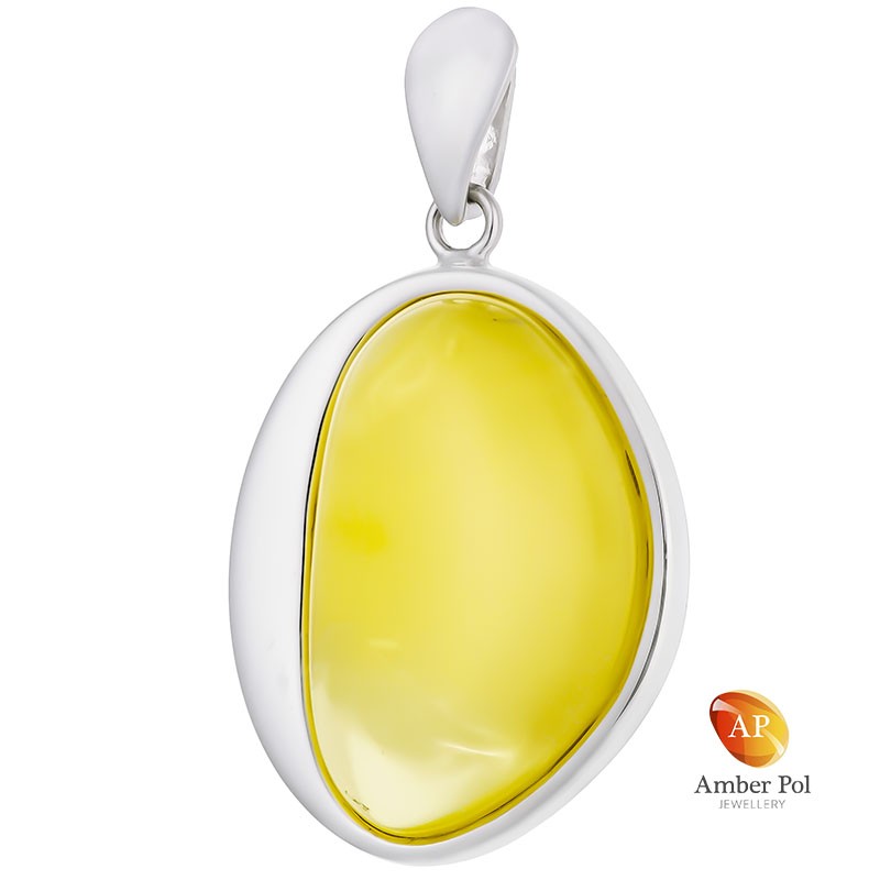 Unikatowy wisior ze srebra 925 z pięknym bursztynem w mlecznym kolorze, całkowicie oprawionym ręcznie w eleganckim stylu.