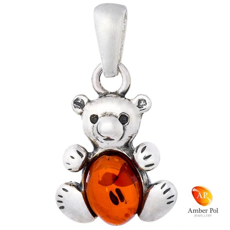 Piękny wisiorek  Miś ze srebra próby 925 z bursztynem w koniakowym kolorze.