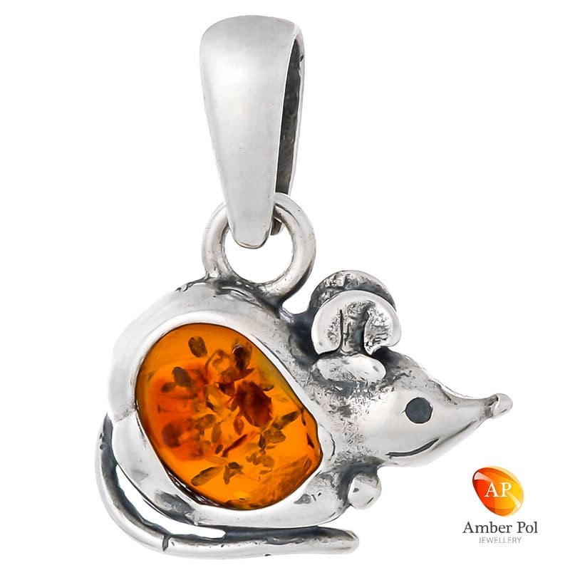 Piękny wisiorek w kształcie myszki ze srebra 925 z bursztynem w kolorze koniakowym.