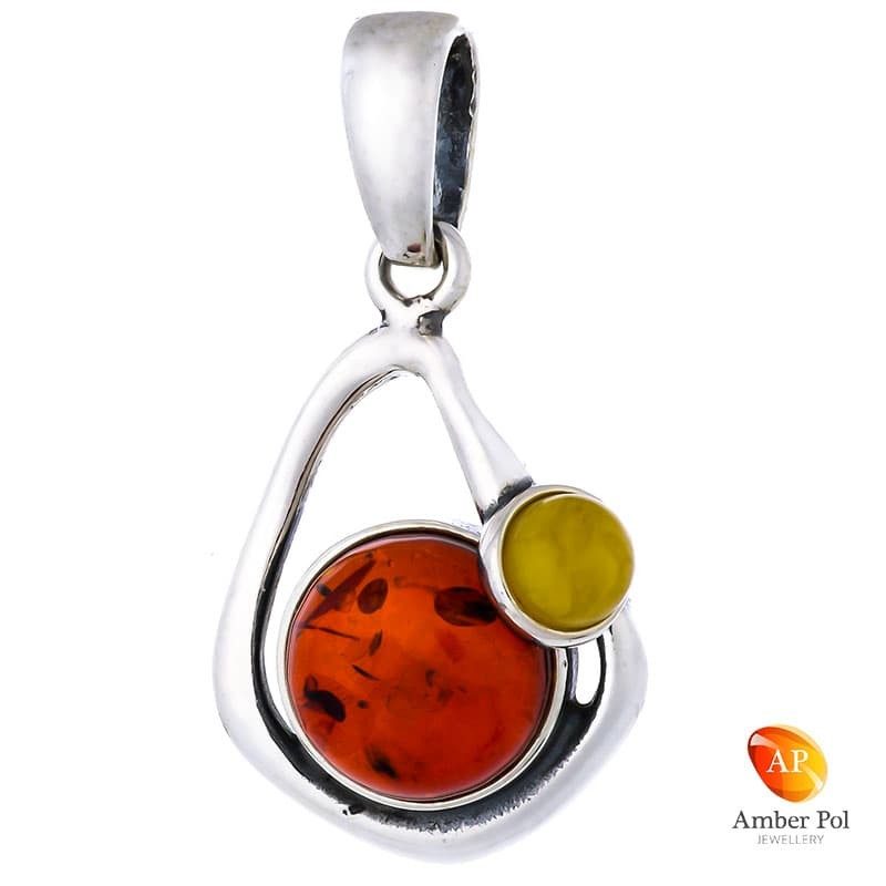 Wisiorek ze srebra 925 o nieregularnym wydłużonym kształcie ozdobiony dwoma bursztynami w kolorze mix.