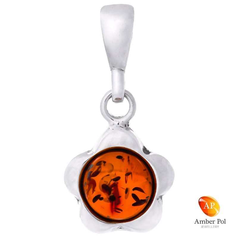 Wisiorek srebrny 925 o kształcie kwiatka z okrągłym koniakowym bursztynem.