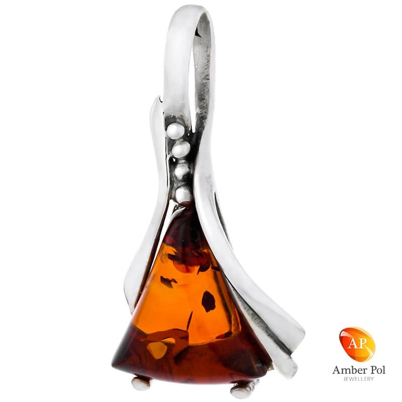 Piękny wisiorek srebrny 925 trójkątnym bursztynem w kolorze koniakowym zdobiony delikatnym kuleczkami.