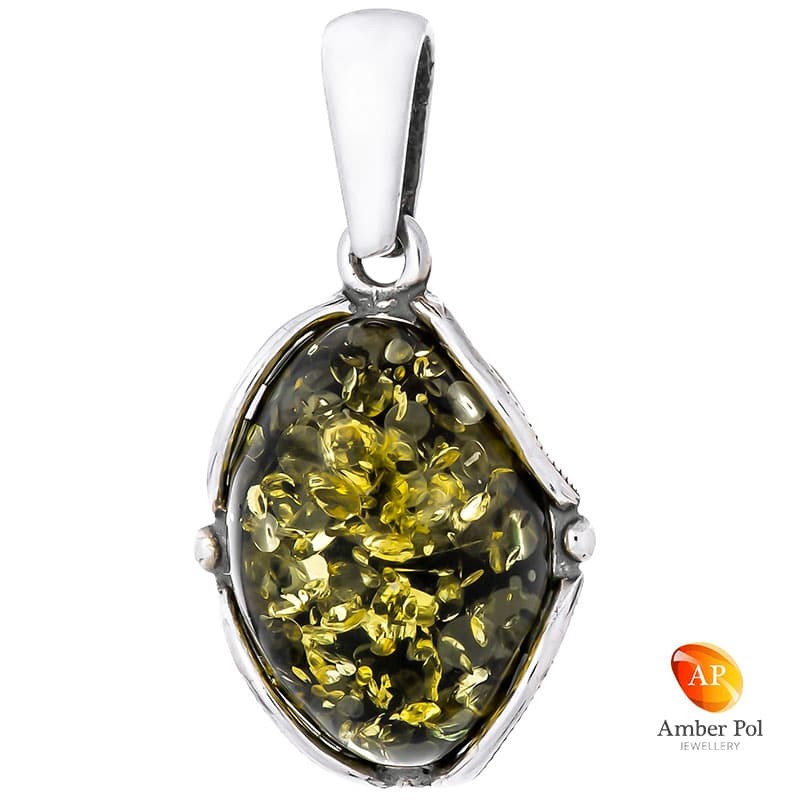 Piękny wisiorek srebrny 925 z owalnym bursztynem w zielonym kolorze otoczony delikatnymi bocznymi zdobieniami.