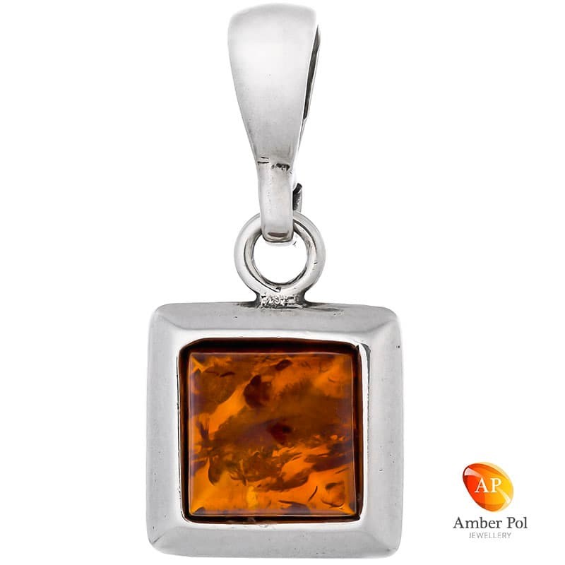 Piękny wisiorek ze srebra próby 925 z kwadratowym  bursztynem w koniakowym kolorze.