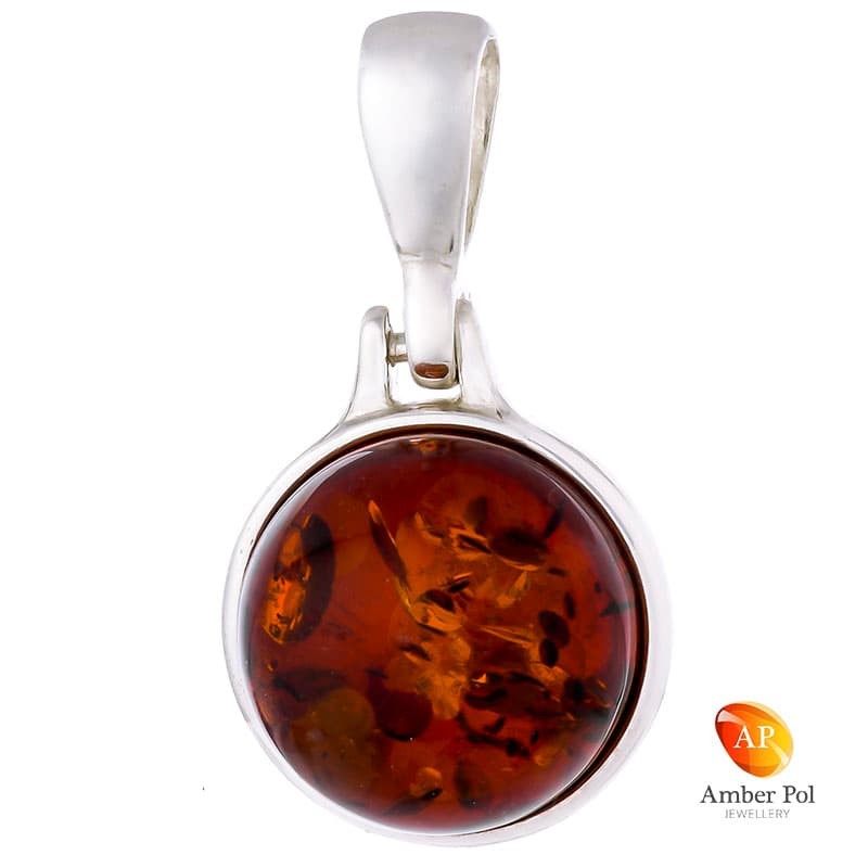 Piękny wisiorek ze srebra próby 925 z okrągłym bursztynem w koniakowym kolorze.