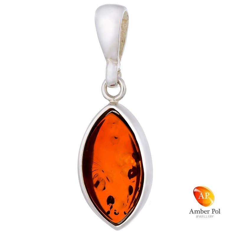 Piękny wisiorek ze srebra próby 925 z bursztynem w koniakowym kolorze o wydłużonym  kształcie.