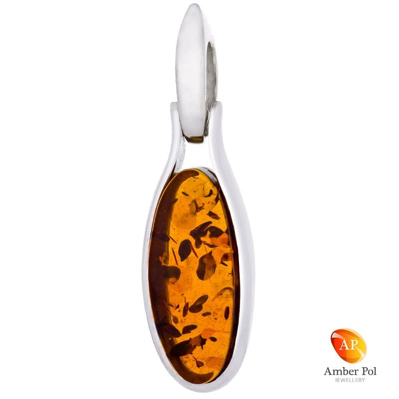 Piękny wisiorek ze srebra próby 925 z bursztynem w koniakowym kolorze o wydłużonym kształcie.