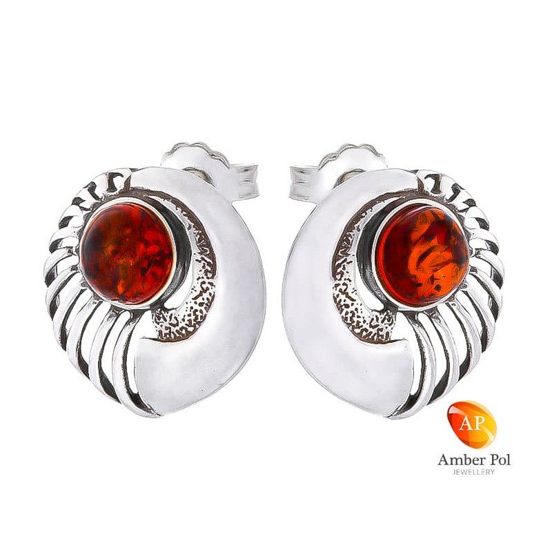 Piękne kolczyki srebrne 925   na sztyft o fantazyjnym okrągłym kształcie z koniakowym bursztynem.