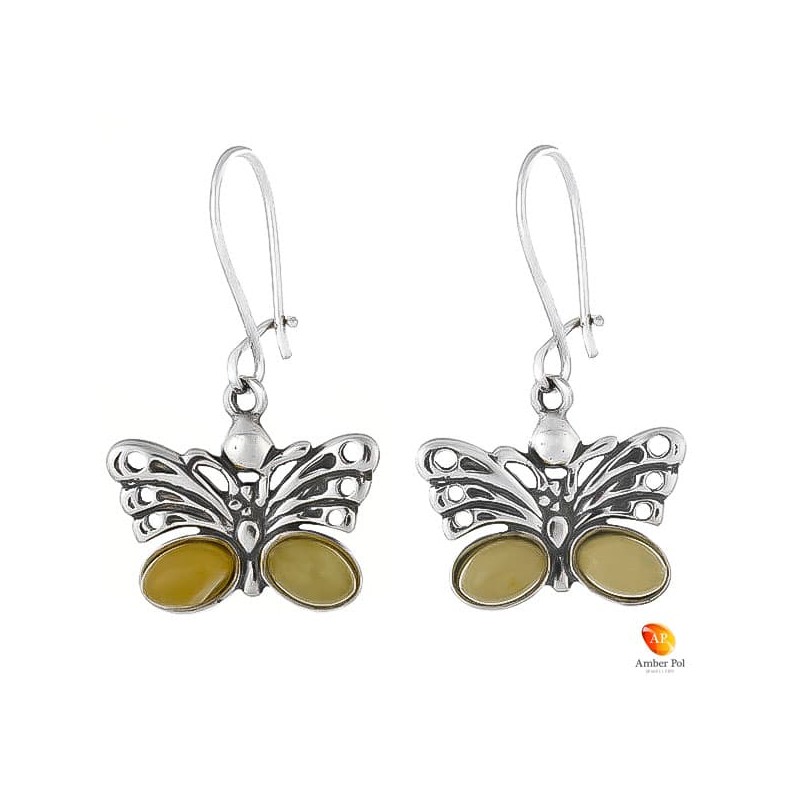 Kolczyki wiszące ze srebra 925 motylek, na zawieszkę typu bigle zamknięte i dwoma bursztynami na skrzydełku w
 kolorze białym.