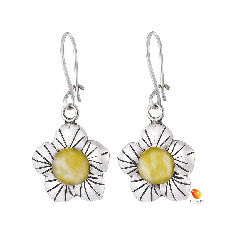 Kolczyki wiszące kwiatek z płatkami ze srebra 925 z zawieszką typu bigle zapinane i bursztynem  w kolorze białym.