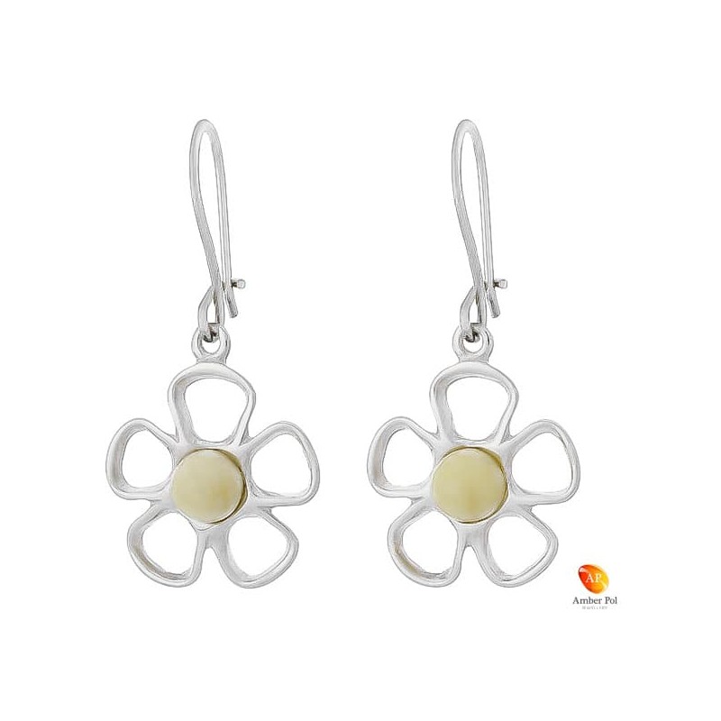 Kolczyki wiszące o kształcie kwiatka z płatkami ze srebra 925 z zawieszką typu bigle zapinane i bursztynem  w kolorze białym.