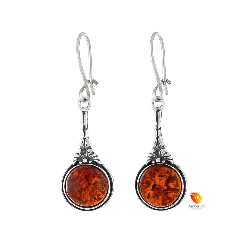 Kolczyki wiszące dłuższe ze srebra próby 925 na zawieszce typu bigiel zapinany i bursztynem w kolorze koniakowym.