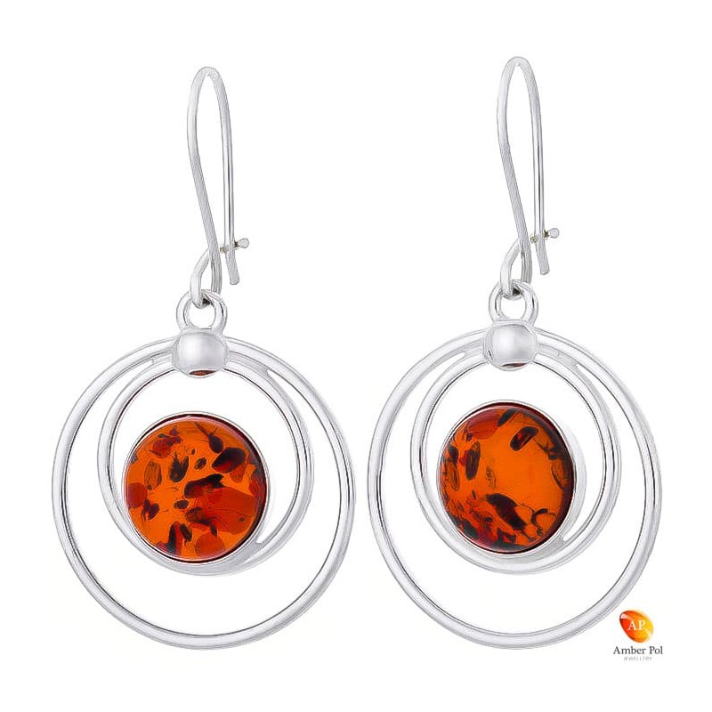 Piękne wiszące kolczyki ze srebra próby 925 na zawieszce typu bigiel zapinany i okrągłym koniakowym bursztynem.