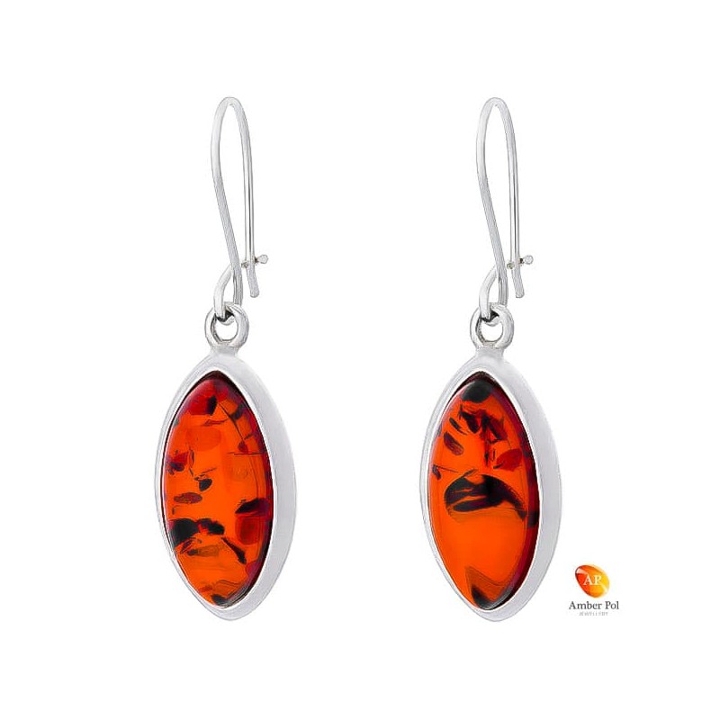 Piękne wiszące kolczyki ze srebra próby 925 na zawieszce typu bigiel zapinany i podłużnym  koniakowym  bursztynem.
