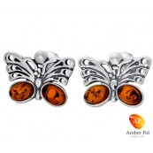 Piękne kolczyki motylki ze srebra 925  na sztyft i dwoma owalnymi  koniakowymi bursztynkami w skrzydełku.