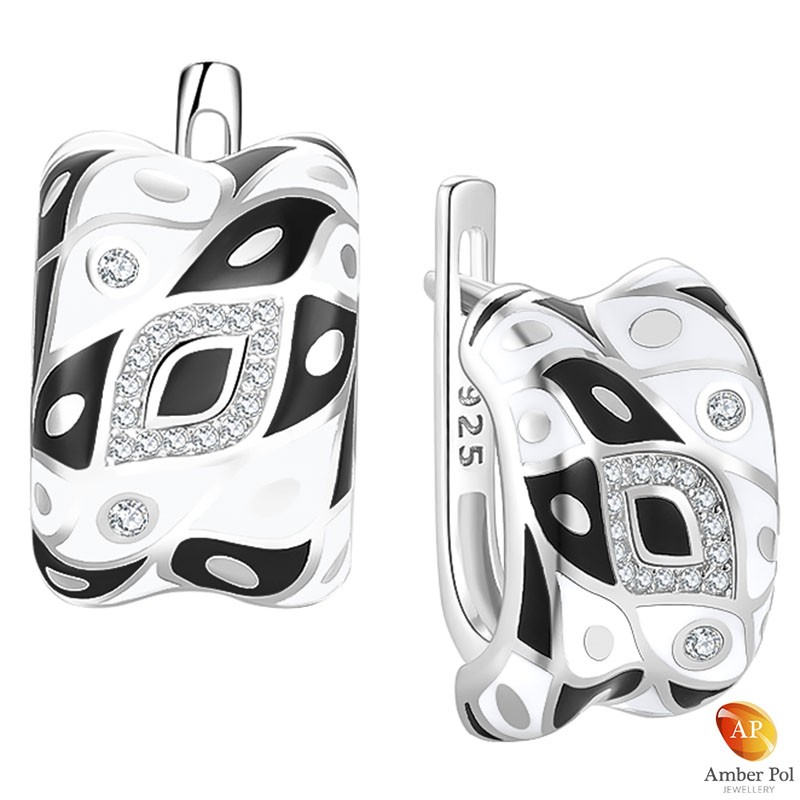 Kolczyki wykonane ze srebra 925 oraz emalii i cyrkonii. Sztyft zatrzaskowy. Kolor czarno biały. Fantazyjne geometryczne wzory