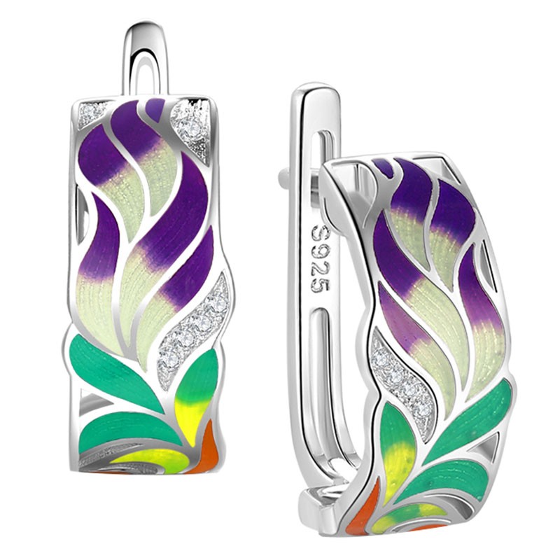 Kolczyki wykonane ze srebra 925 oraz ręcznie malowanej emalii w fantazyjnym kolorowym roślinnym kształcie oraz cyrkonii